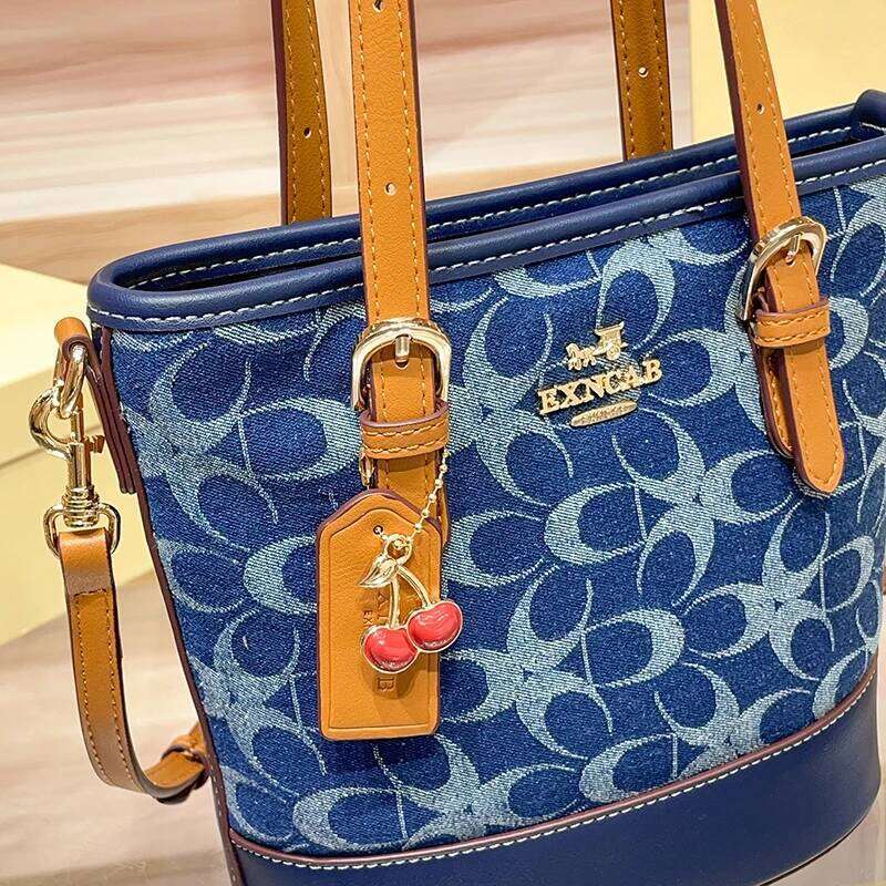 Brand denim hand-held bucket women's 2025 new fashionable and versatile shoulder bag, temperament commuting crossbo