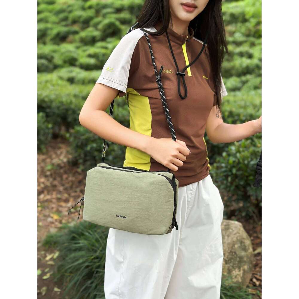 Crossbody handbag, casual shoulder water bottle bag, multi-functional sports outdoor bag