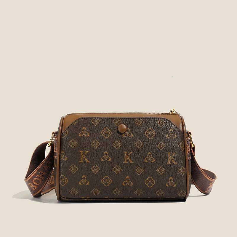 Three-layer bag with large capacity, adjustable cross-body new style women's bag, wide strap, suitable for middle-a