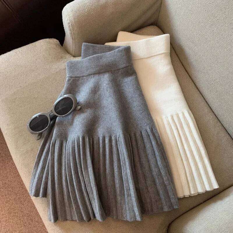 Korean version sweet knitted women's new spring and autumn high waisted elastic temperament pleated skirt XJ260131