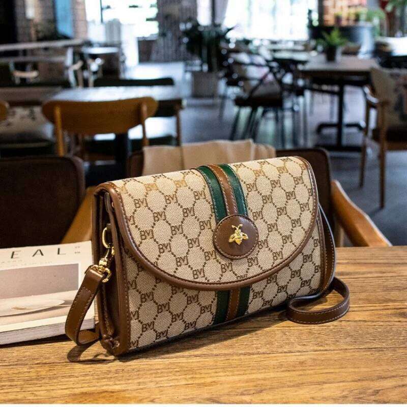 European and American vintage women's casual versatile crossbody bag, retro fashion shoulder bag