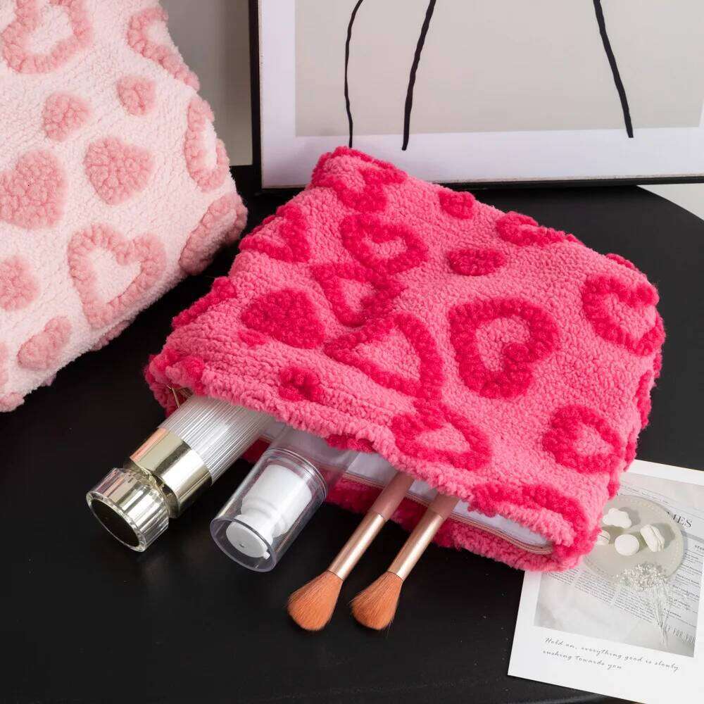 Lovely Plush Storage Large Capacity Travel Portable Makeup Bag Heart Pattern Hand Carry Pouch Cosmetiquera Para Maquillaje