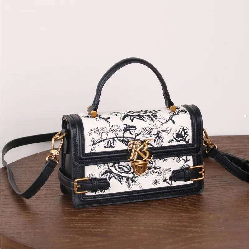 Women's handbag 2025 fashionable autumn and winter new item niche design high-end texture heavy embroidery shoulder crossbody ba