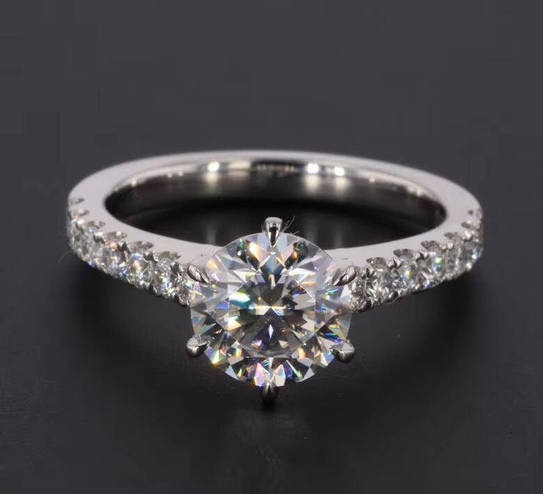 Starsgem Moissanite Stone Jewelry 3 Carat Moissanite Engagement Ring with Side Lab Diamond for Wedding