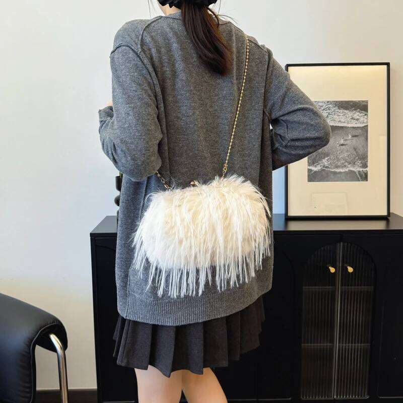 Ladies Handbag for Wedding Elegant Fashion Accessory Winter Soft Plush Crossbody Bag Luxury Versatile fake fur lady Clutches XJ260131