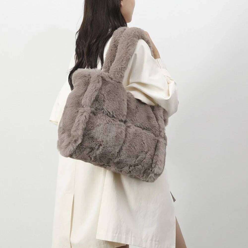 Large Capacity Shoulder Bag, Suitable for Shopping and Shopping, Winter Armpit Bag Handbag New Plush Women's Handbag,