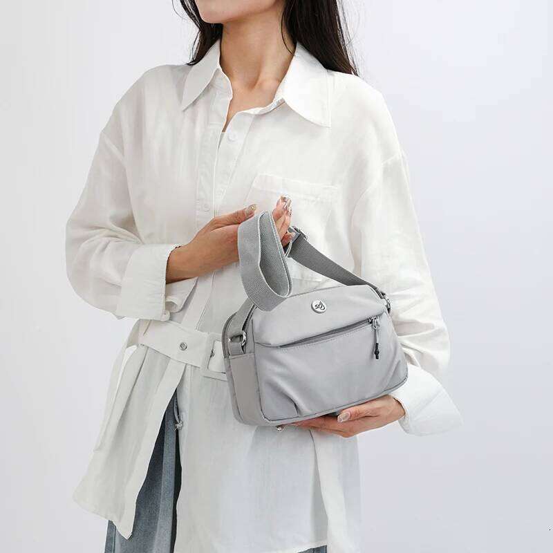 Lightweight water-repellent nylon fabric casual women's shoulder bag, fashionable shopping crossbody bag