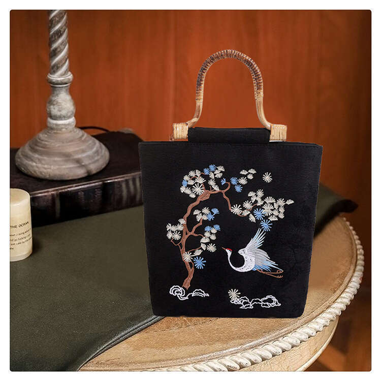 Track New Simple Elegant Handbag Exquisite Embroidery National Style Fashion Bag For Women MASA