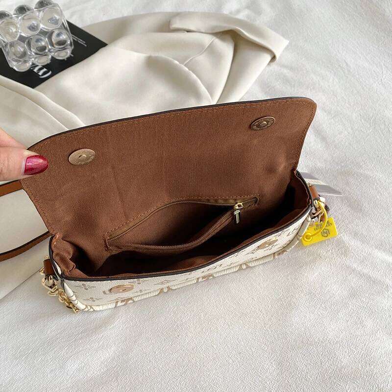 Fashionable retro printed small square versatile single shoulder bag; crossbody bag under the arm.