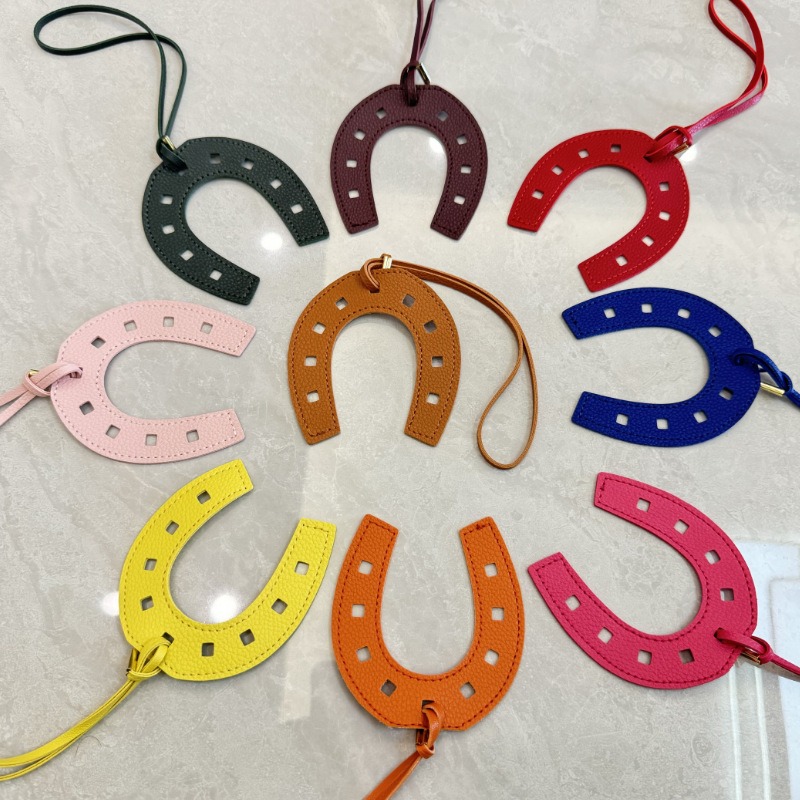 Horseshoe Keychain Charm Fashion Bag Double Sided U Shaped Lychee Pattern PU Leather Pendant For birthday gift Handbag Purse Basket Decoration