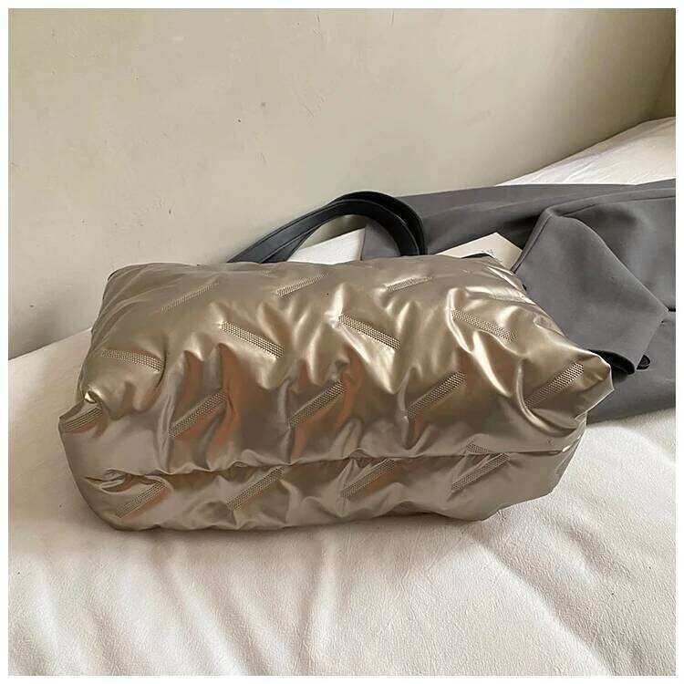 casual women's fall winter new style Simple crossbody bag. Fashionable and trendy handbag. Large capacity to