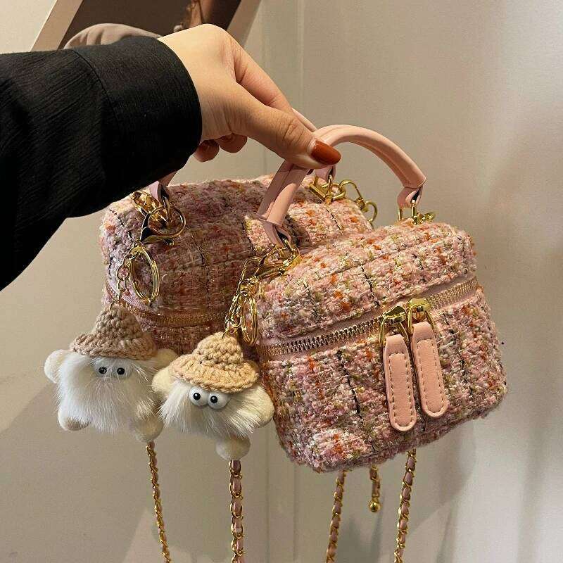 New Comfortable and Versatile Texture Crossbody for Women Stylish Handle Winter Wool Simple Leisure Box Evening Bags XJ260131