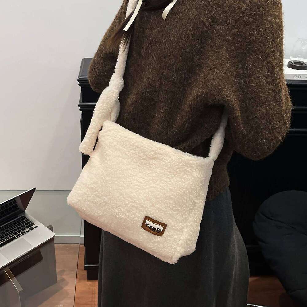 Cross-border new Korean-style plush soft underarm bag, large capacity commuter shoulder bag