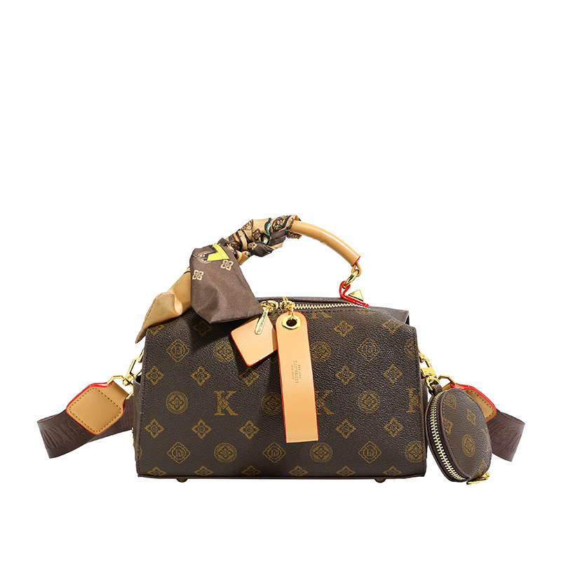 High-end Fashion Boston Pillow Bag for Women 2026 New Style Retro Luxury Fashion Crossbody Shoulder Bag with Letter Design for Women