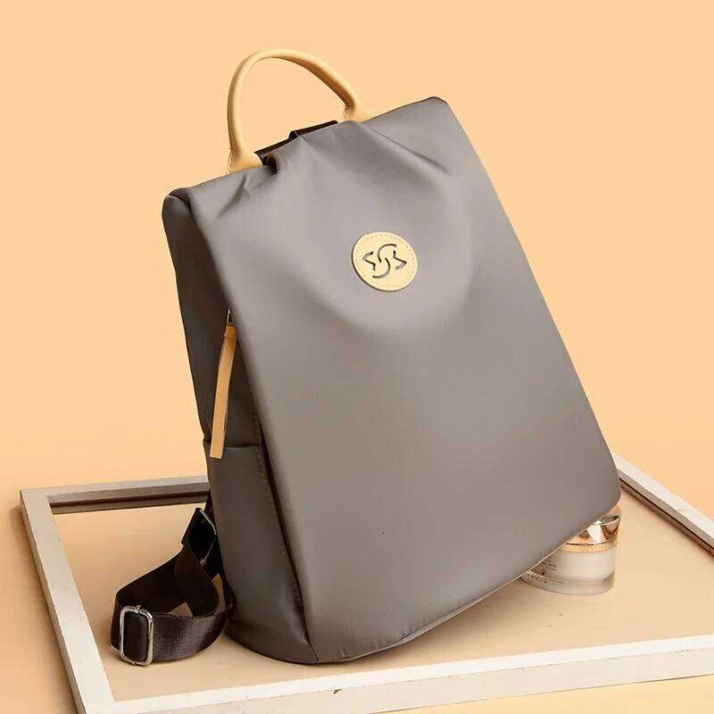 Minimalist High-Capacity Business Bag Sleek Lightweight Women's Versatile and Stylish Commuter Backpack