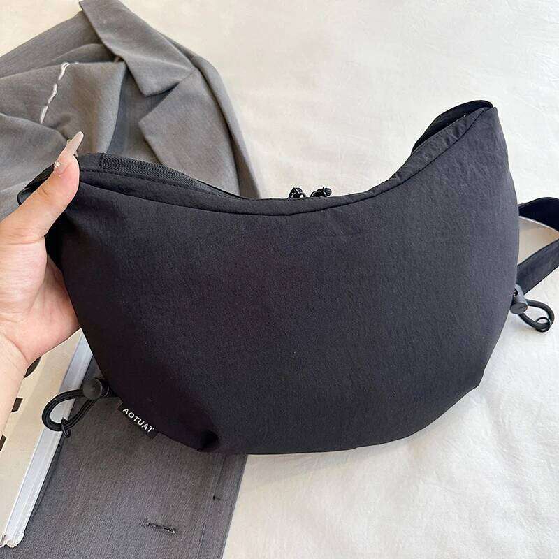 Solid color trendy personalized shoulder women, simple daily dumpling bag, versatile nylon crossbody bag for women