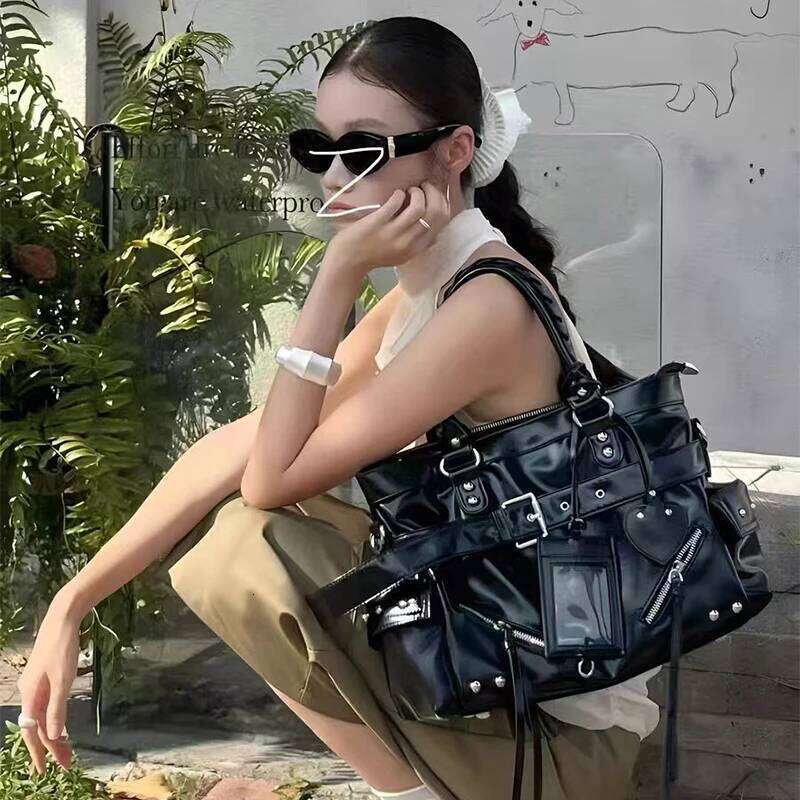 Retro Studded Tote Fashion Y2k Cool Motorcycle Belt Buckle Pendant Shoulder Black Punk Zipper Crossbody Bag Handbag XJ260130