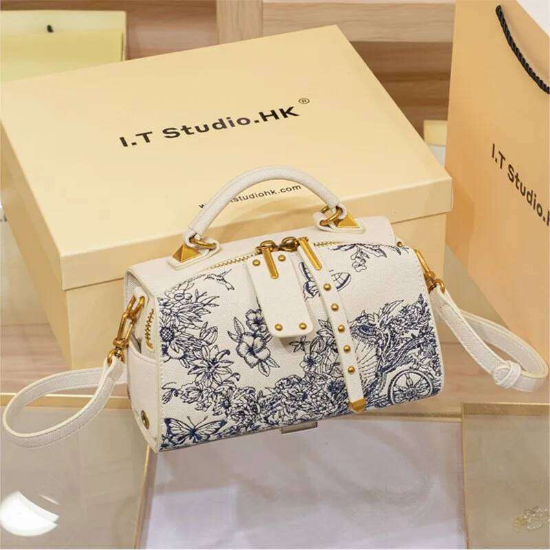 Pillow Bag, Women's 2024 New Single Shoulder Crossbody Handbag, Designer's High Level Sense