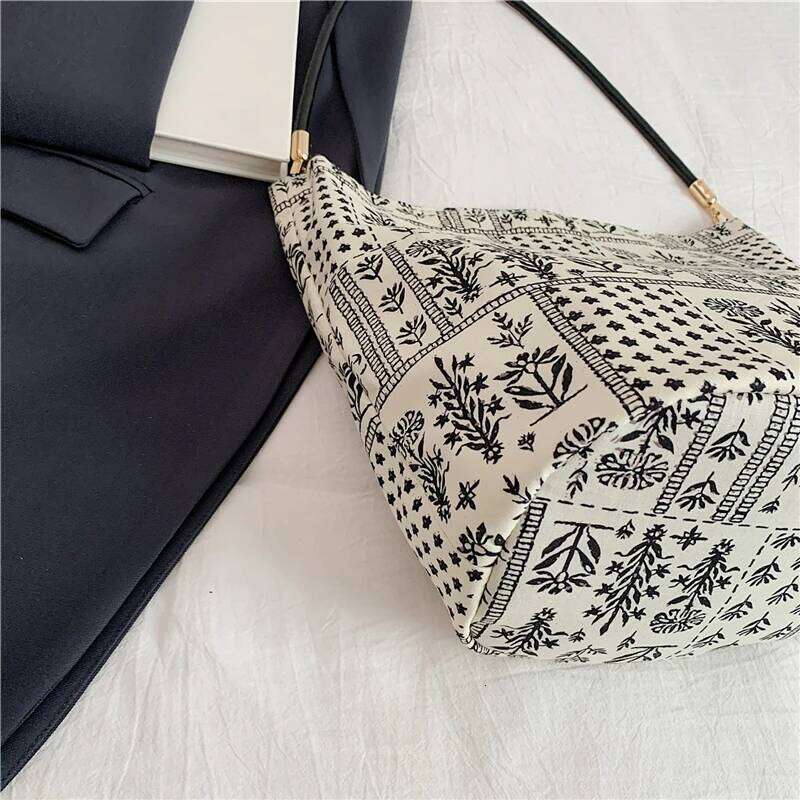 Korean style summer large capacity hand-held shoulder drawstring shopping bag, fresh floral tote bag