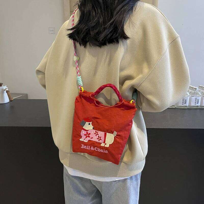 Cartoon embroidered handbag - casual and fashionable, single shoulder bag, lightweight, suitable for commuting, crossbody bag