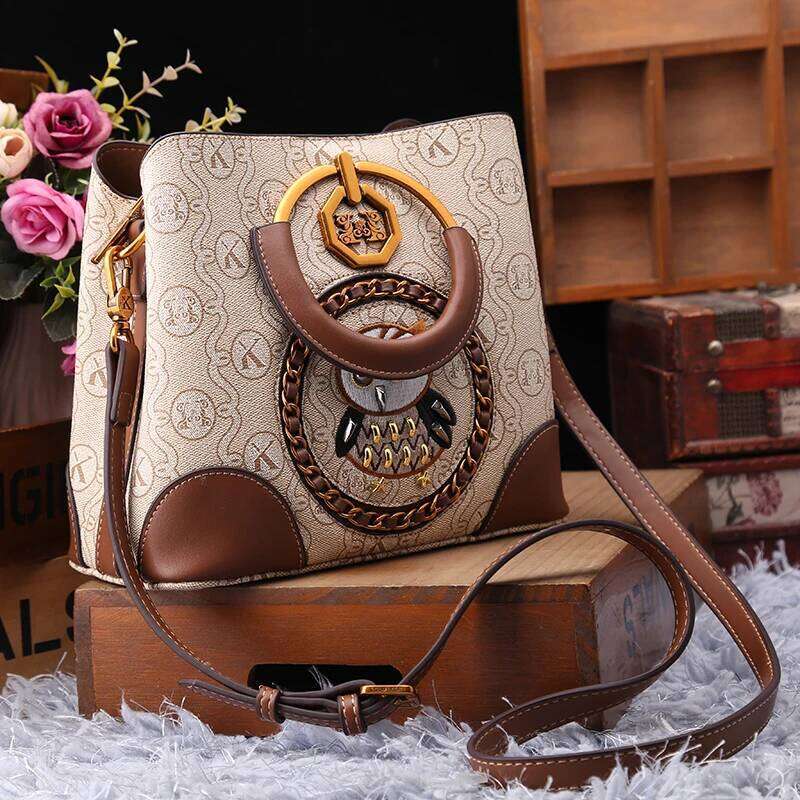 Light luxury brand women's handbag 2025 new autumn and winter high-end designer single shoulder crossbody fashion bucket bag