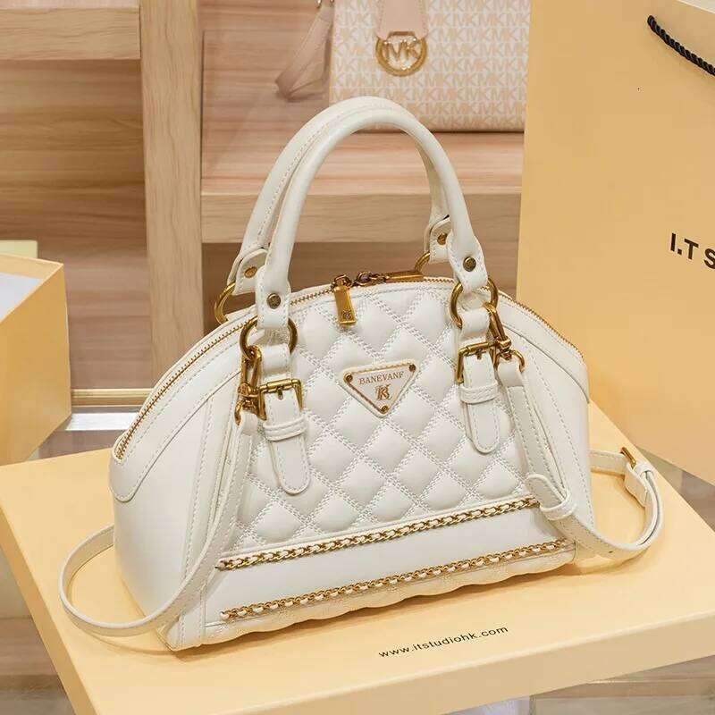 Women's 2026 new autumn and winter light luxury brand shoulder crossbody bag, high-end texture designer handbag 9006