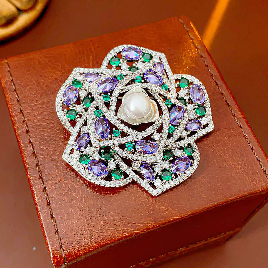 Diamond-Encrusted Flower Butterfly Pearl Brooch Light Luxury High-End Feel Pin Simple Fashion Exquisite Temperament Versatile Accessory for Women
