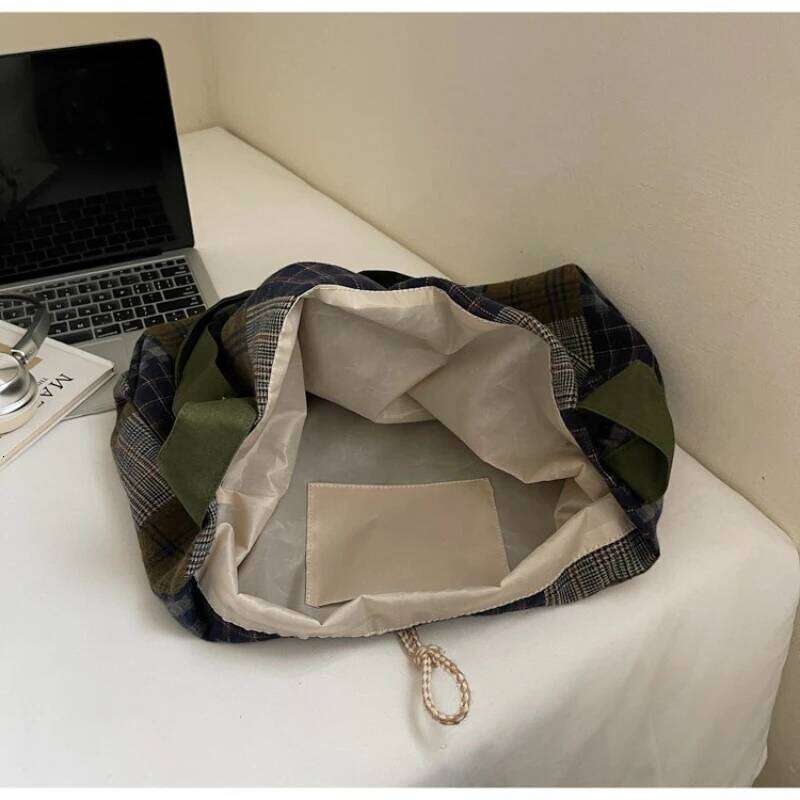 New Winter Plaid Crossbody Fashion Retro Texture Square Shoulder Lightweight Casual Leisure Large Capacty Bag XJ260131