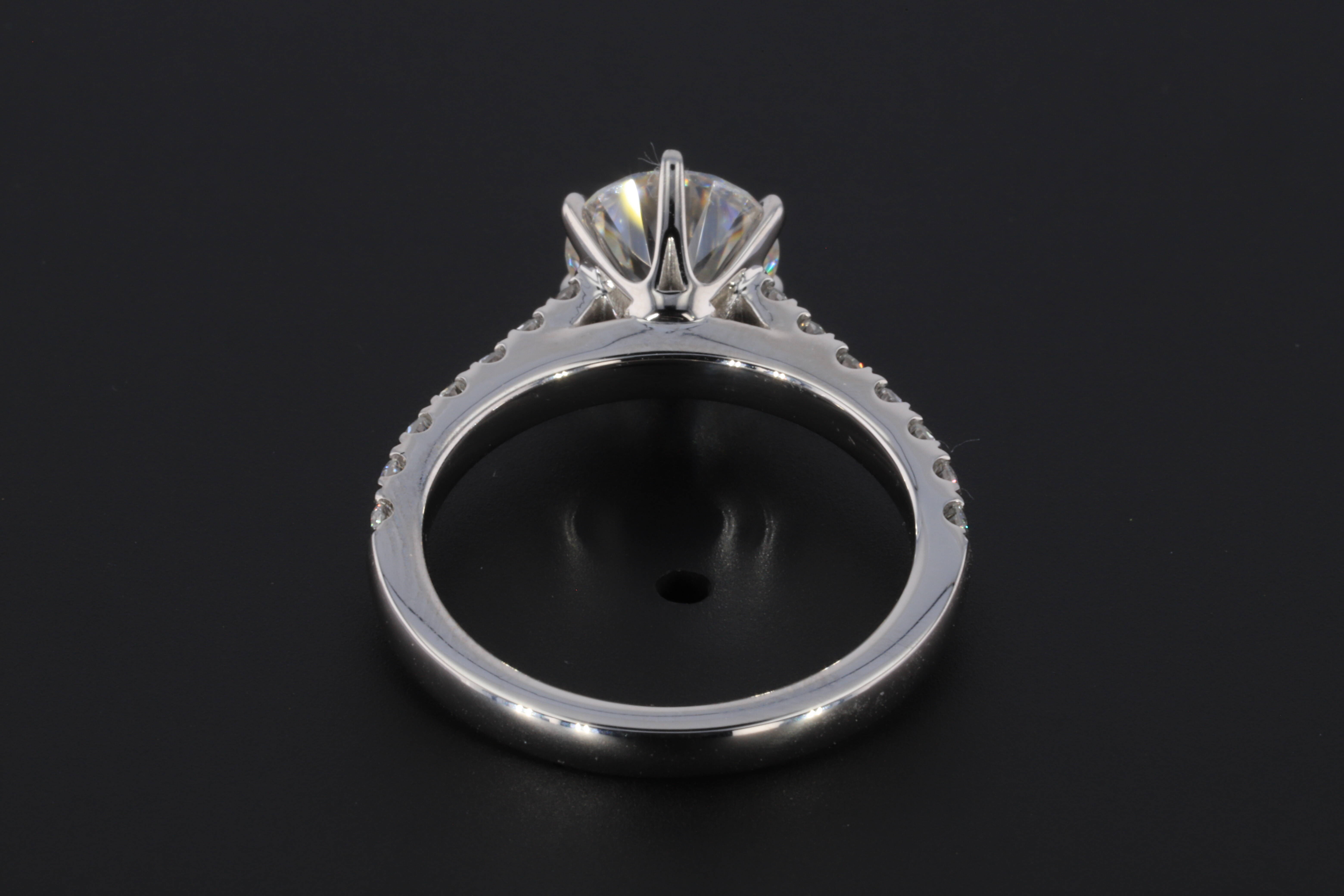 Starsgem Moissanite Stone Jewelry 3 Carat Moissanite Engagement Ring with Side Lab Diamond for Wedding