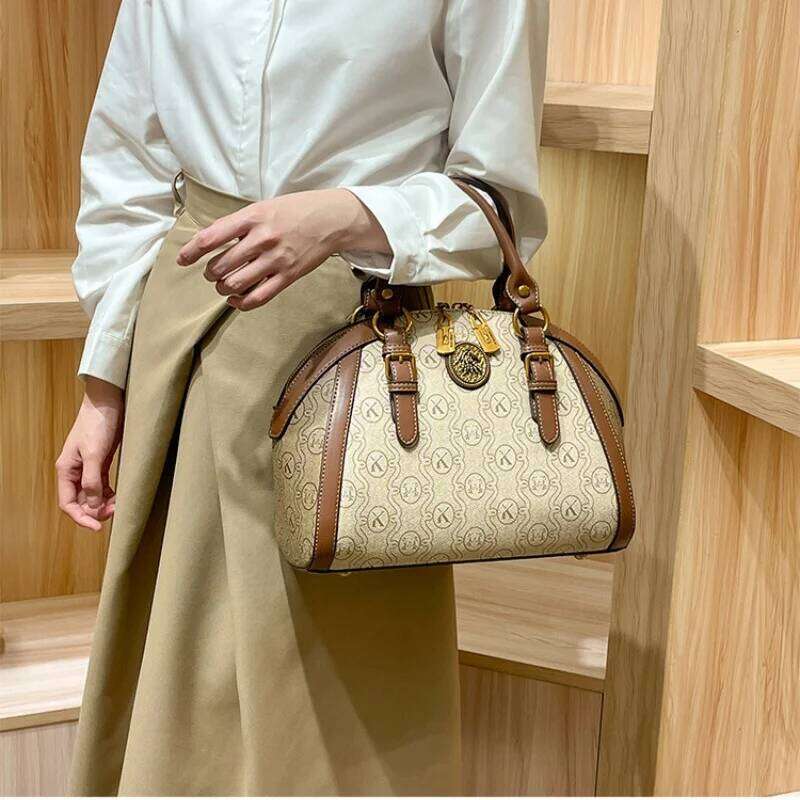 Vintage European and American ladies' handbags Fashionable retro shoulder French vintage crossbody bags