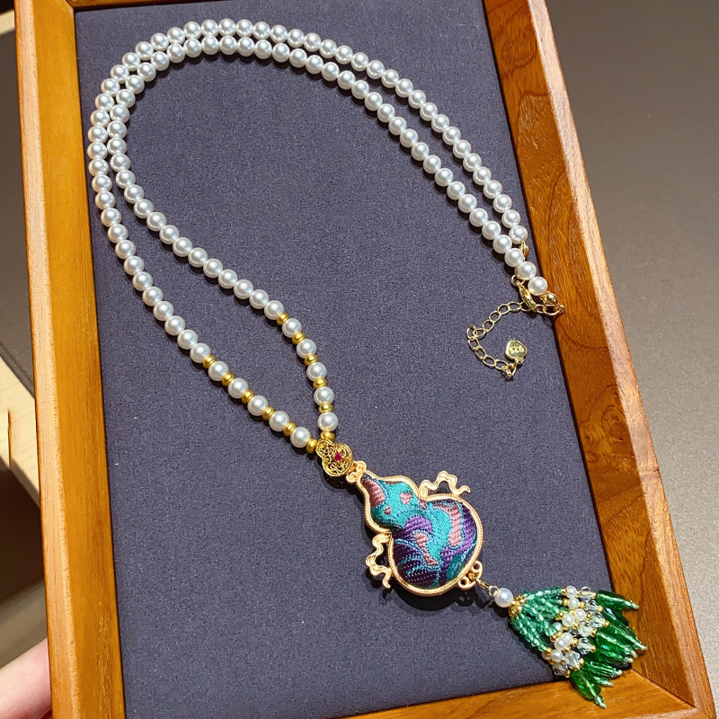 Fashionable New Handmade Gourd Pendant Necklace For Women With A New Chinese Style Pearl Sweater Chain Tassel Pendant Necklace