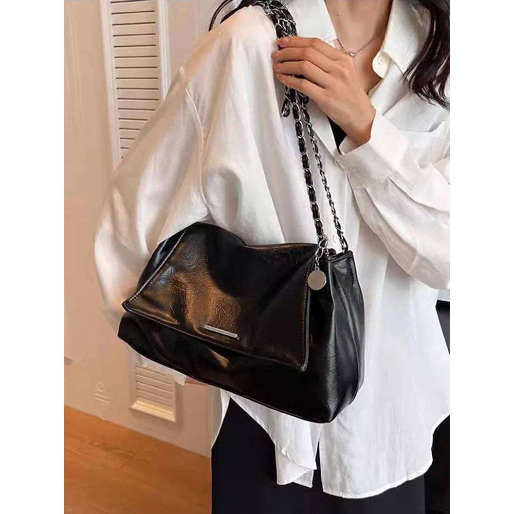 Casual Soft Surface Large Capacity Women 2026 New All-Match Chain Messenger Popular Silver Shoulder Bag Handbag