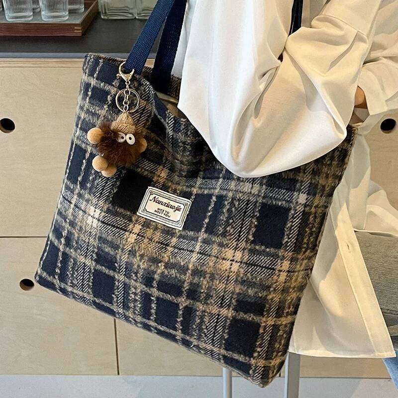 Vintage Plaid Wool Tote Spacious Handbag Shoulder Bag, Stylish, Adorable Handbags, Perfect For Commuting Or Casual Outings Xiu Lai Si