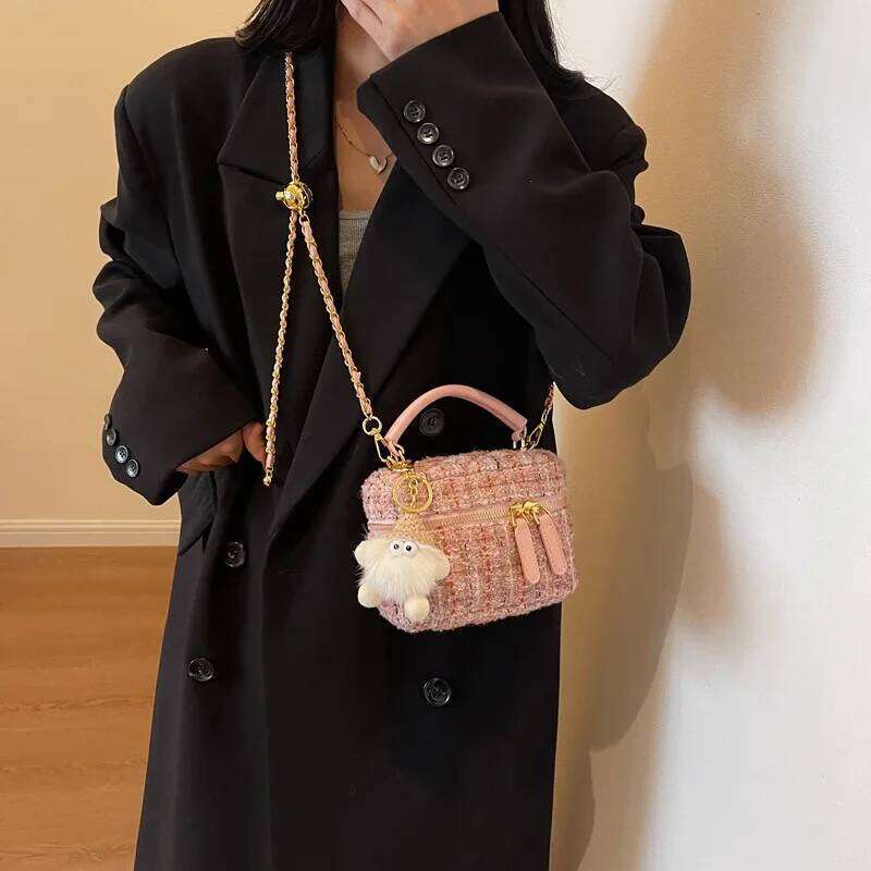 New Comfortable and Versatile Texture Crossbody for Women Stylish Handle Winter Wool Simple Leisure Box Evening Bags XJ260131