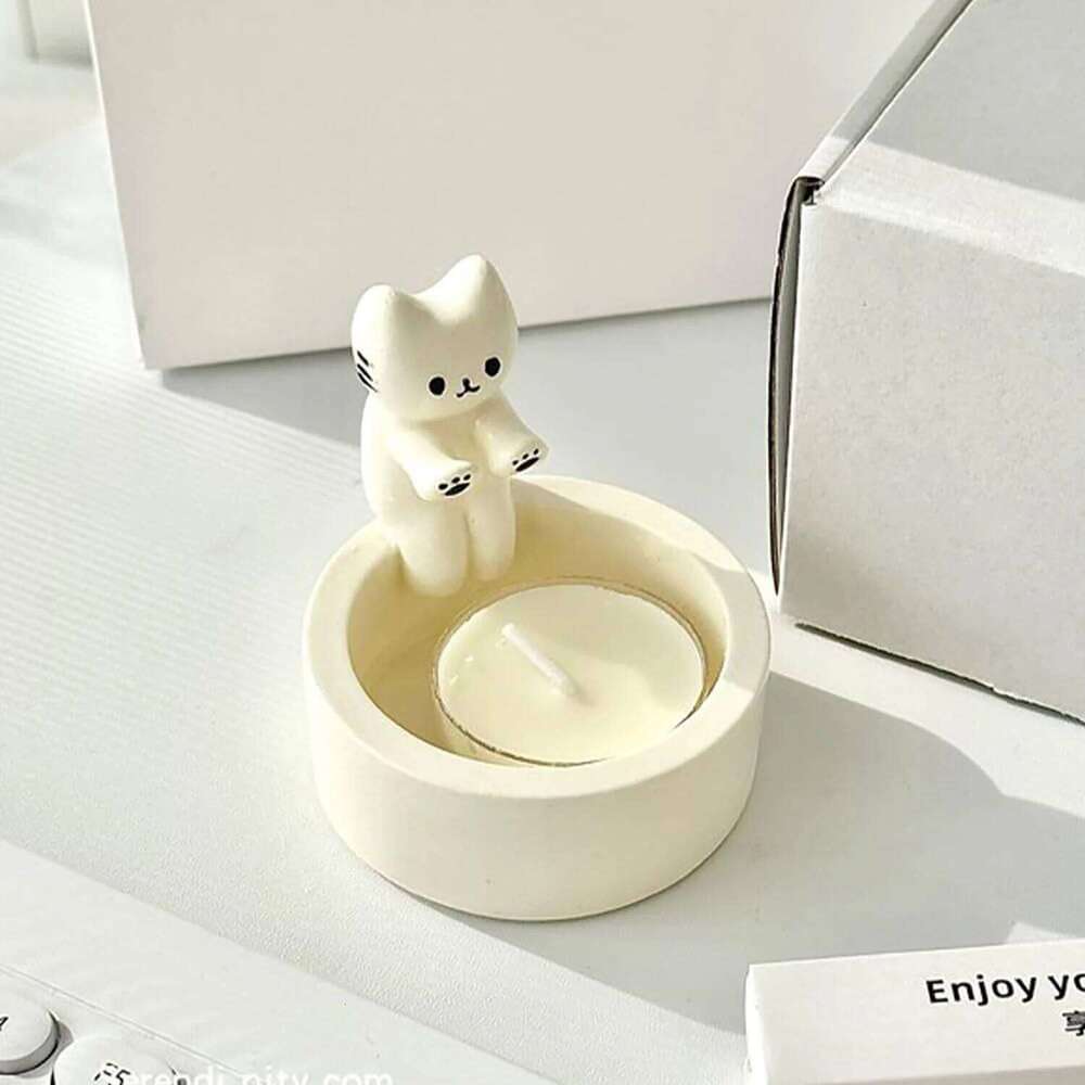 Cartoon Cat Candle Holder Cute Kitten Warming Itself Shape Candlestick Creative Aromatherapy Desktop Decorative Ornaments Y260131