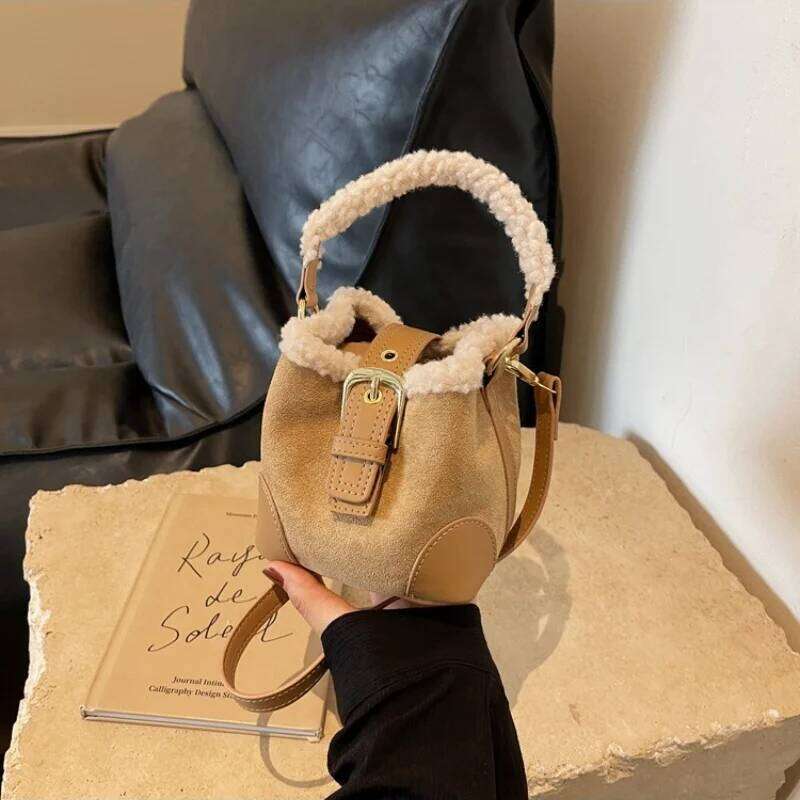2025 Women's Bags Bucket Shoulder Autumn Winter Vintage Versatile Lamb Wool Handbag Elegant Fashion Crossbody Bag XJ260131