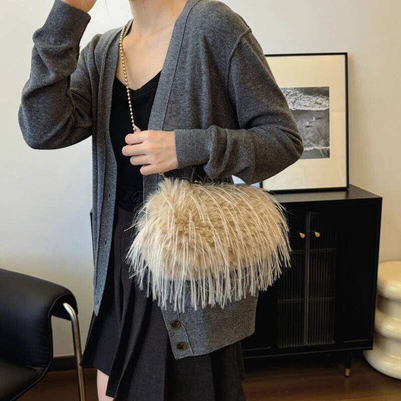 Ladies Handbag for Wedding Elegant Fashion Accessory Winter Soft Plush Crossbody Bag Luxury Versatile fake fur lady Clutches XJ260131