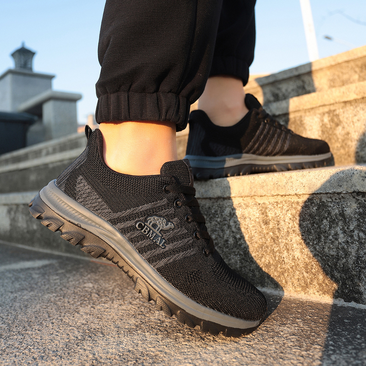 Men's New Mesh Breathable Fabric Hiking Lightweight Non-Slip Wear-Resistant Middle-Aged and Elderly Walking Low-Cut Cold Adhesive Shoes