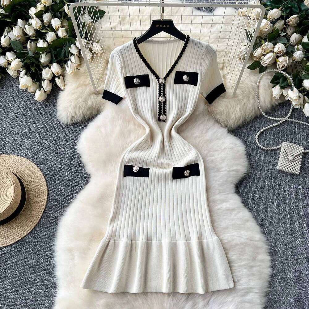 YuooMuoo Brand Fashion Knitted Mermaid 2026 New Elegant V-neck Buttons Ribbed Sweater Dress Lady Bodycon Party Vestidos XJ260131