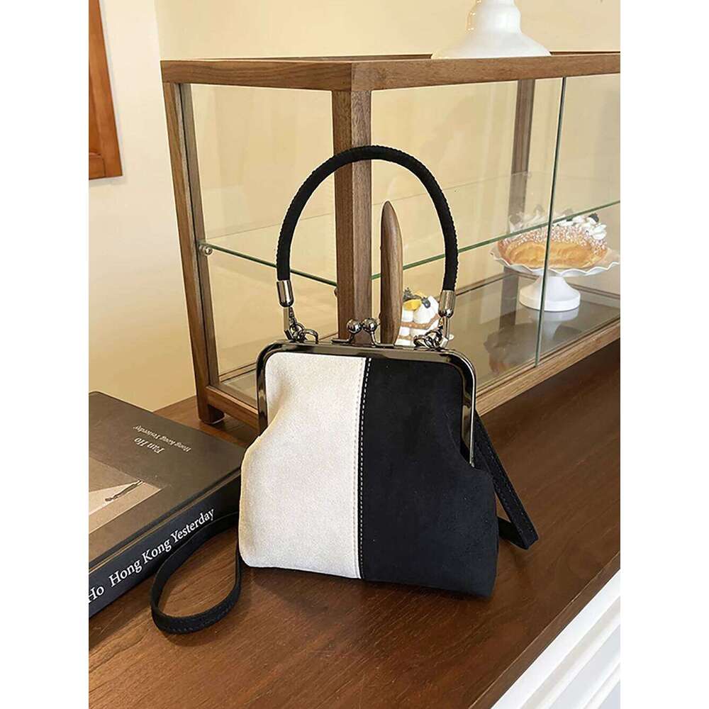 Bag Women Retro Metal Clip Buckle Clutch Autumn/Winter Texture Faux Suede Party Handbags Chic One Shoulder Bags Birthday Gift XJ260131