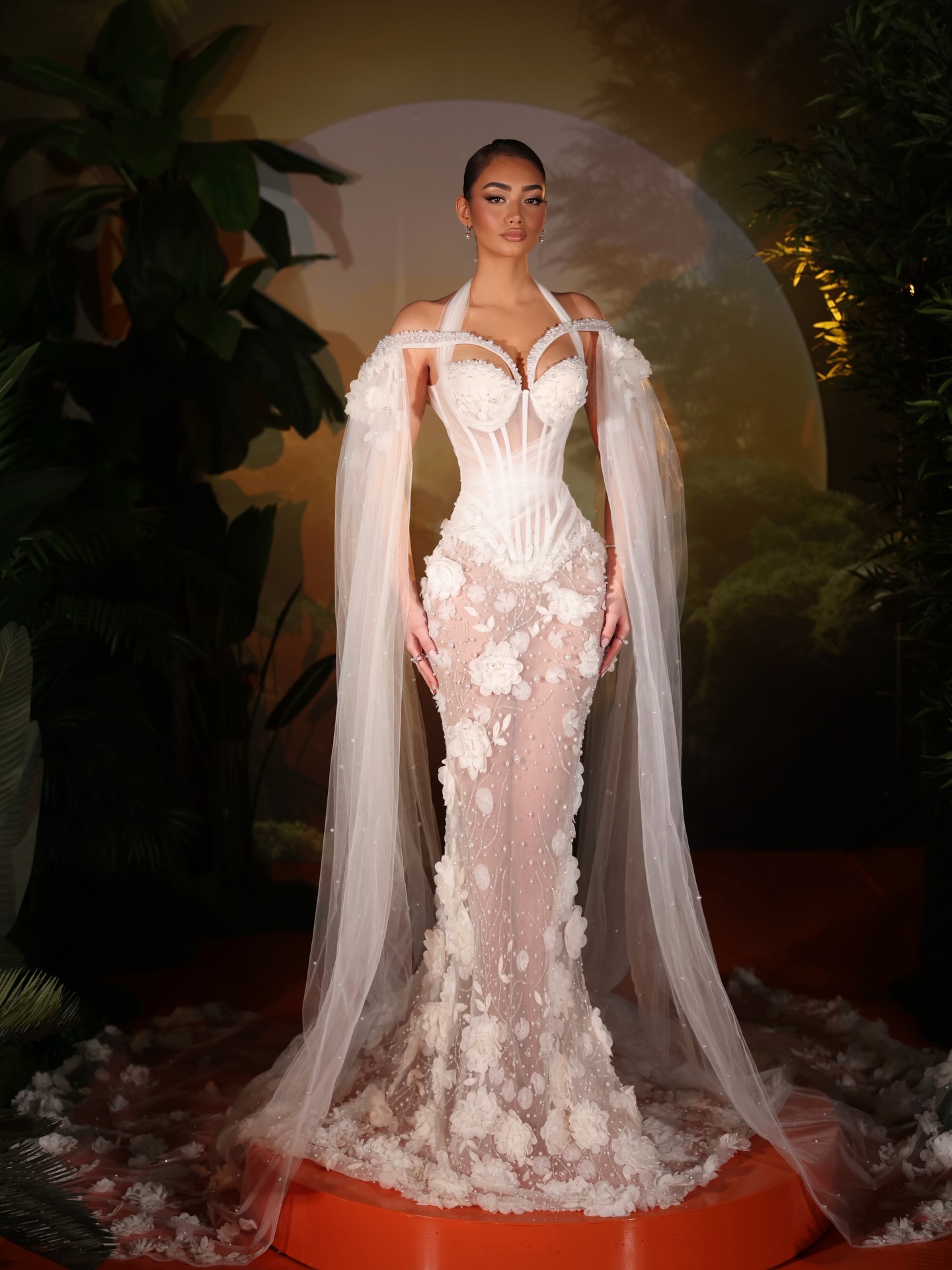 Designer Mermaid Wedding Dress Halter Neck Long Sleeves Bridal Gowns Pearls Beaded Appliques Sweep Train Dresses Custom Made vestidos de novia