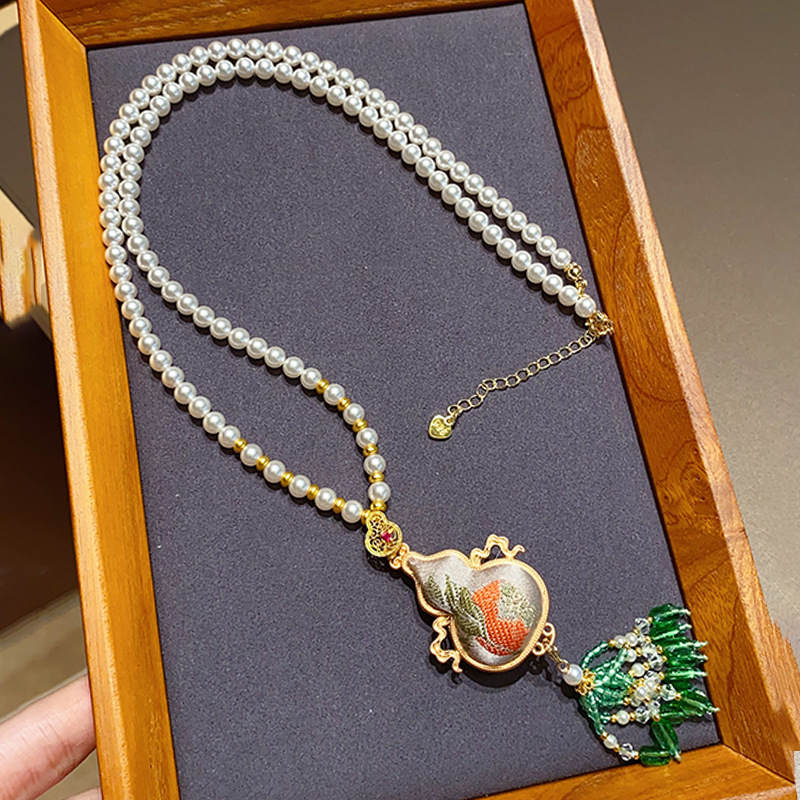 Fashionable New Handmade Gourd Pendant Necklace For Women With A New Chinese Style Pearl Sweater Chain Tassel Pendant Necklace