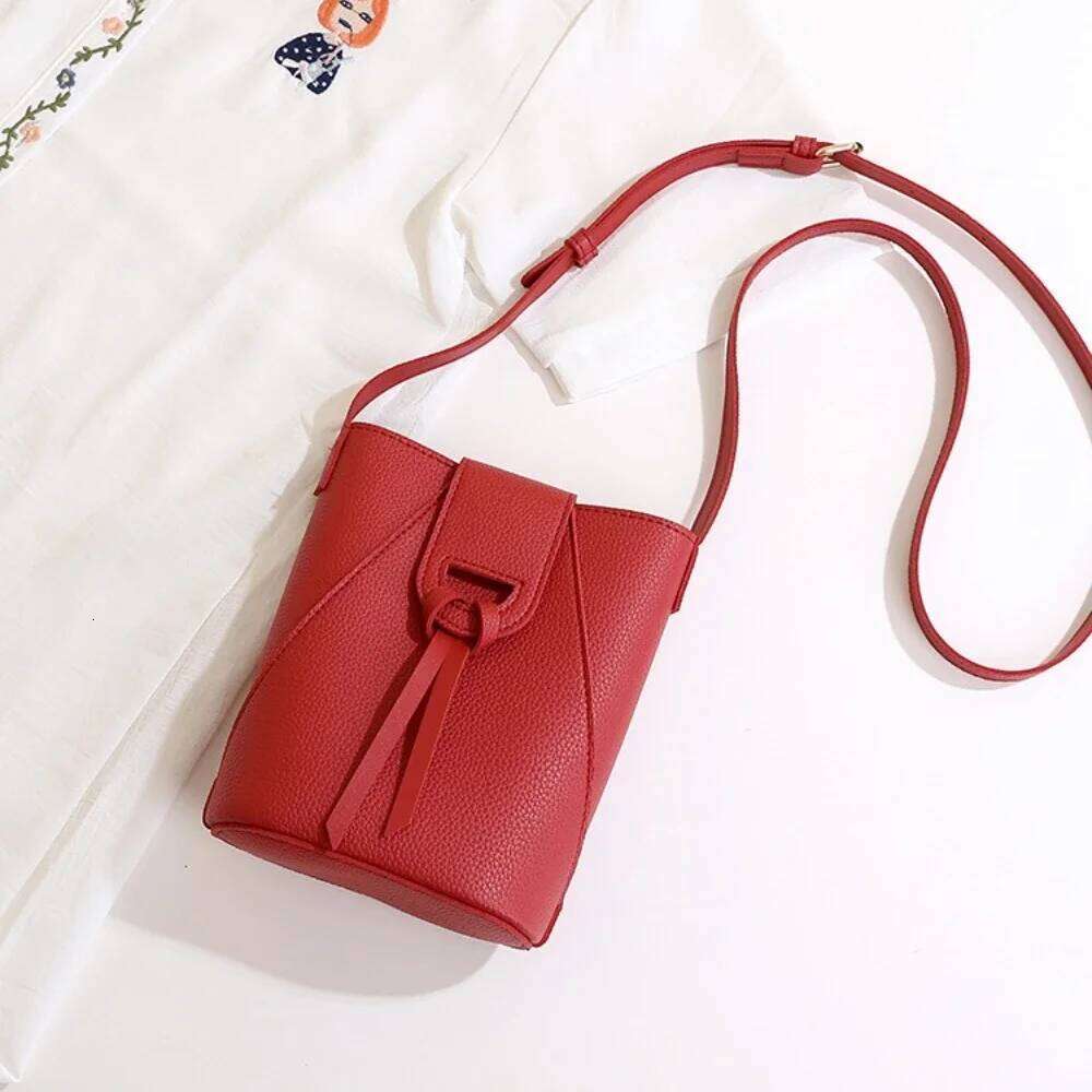 Ladies' Soft Hasp PU Leather Handbag Large Capacity Crossbody for Women Solid Phone Purse Hot Selling Women's Shoulder Bags