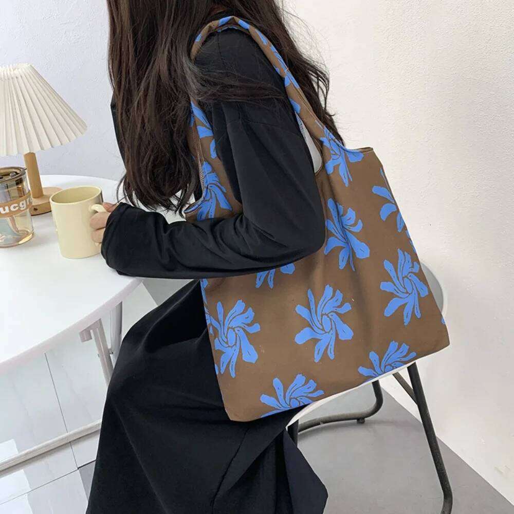 Korean Sle Print Canvas Tote Bag Strolls and Small Object Carrng Bags for Women Autumn Winter Lazy Floral Handbag Trendy