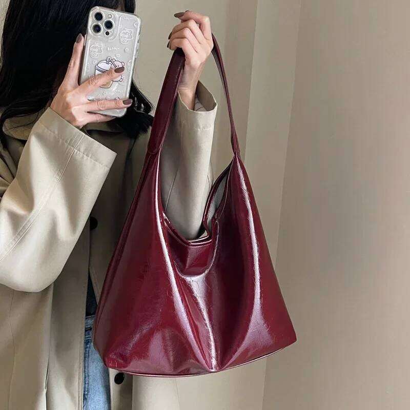 Korean Retro Tote 2024 New High-End Simple Commuter Armpit for Women Large Capacity Shoulder Bag XJ260131