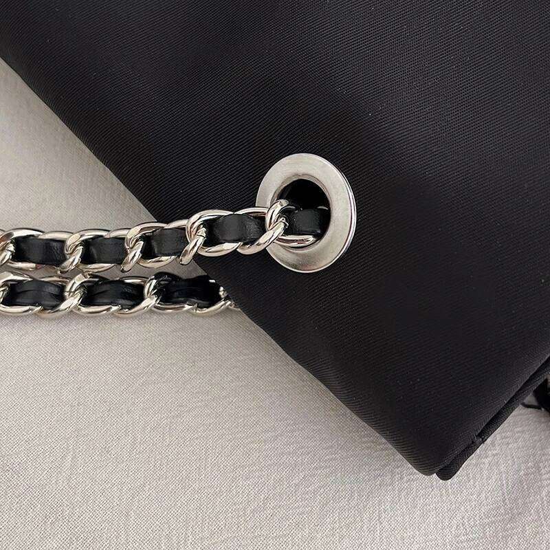 Chain canvas women's high-end single shoulder armpit mailman bag, contrasting Oxford cloth crossbody bag