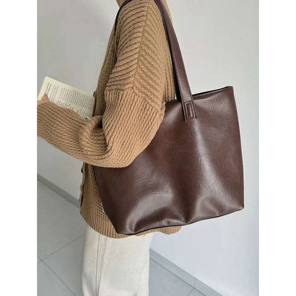 Casual Soft Leather Shoulder Women's Hot Sale of The Season New Commuting Tote Bag Large Capacity Simple Street Style...