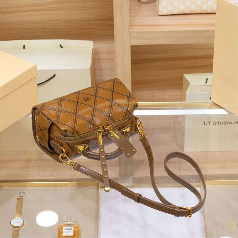 Light luxury brand pillow bag, women's 2024 new autumn and winter high-end handbag, single shoulder crossbody
