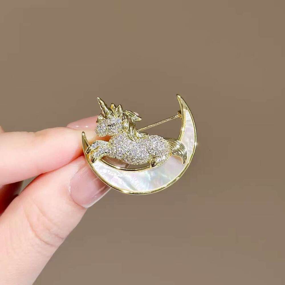 Sparkling Diamond Pony High-End Exquisite Versatile Niche Unique Design Sense Elegant Light Luxury High-Value Brooch