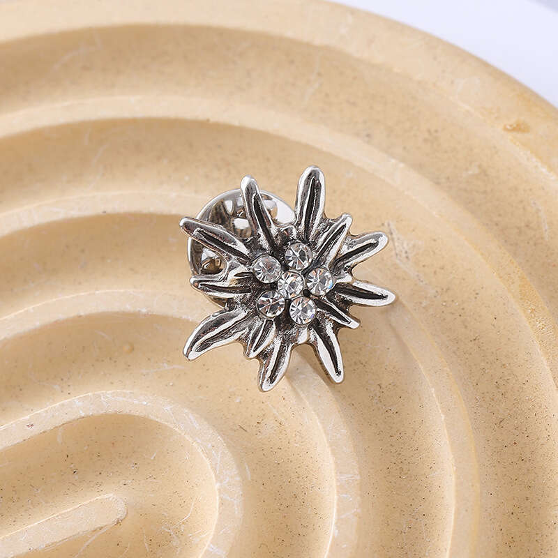 Cross-Border Edelweiss Thistle Pin Retro Decoration High-End Versatile Fashion Design Flower Multi-Functional Brooch Trend